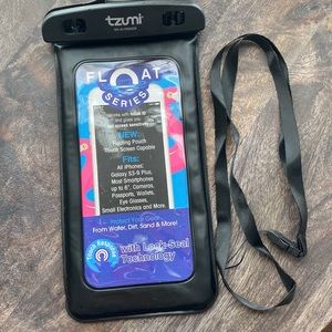 Tzumi float cell phone case pouch series w/cord like new vacation boating pool